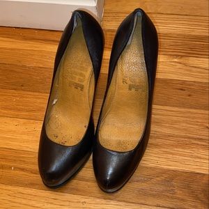 Black high heel pumps